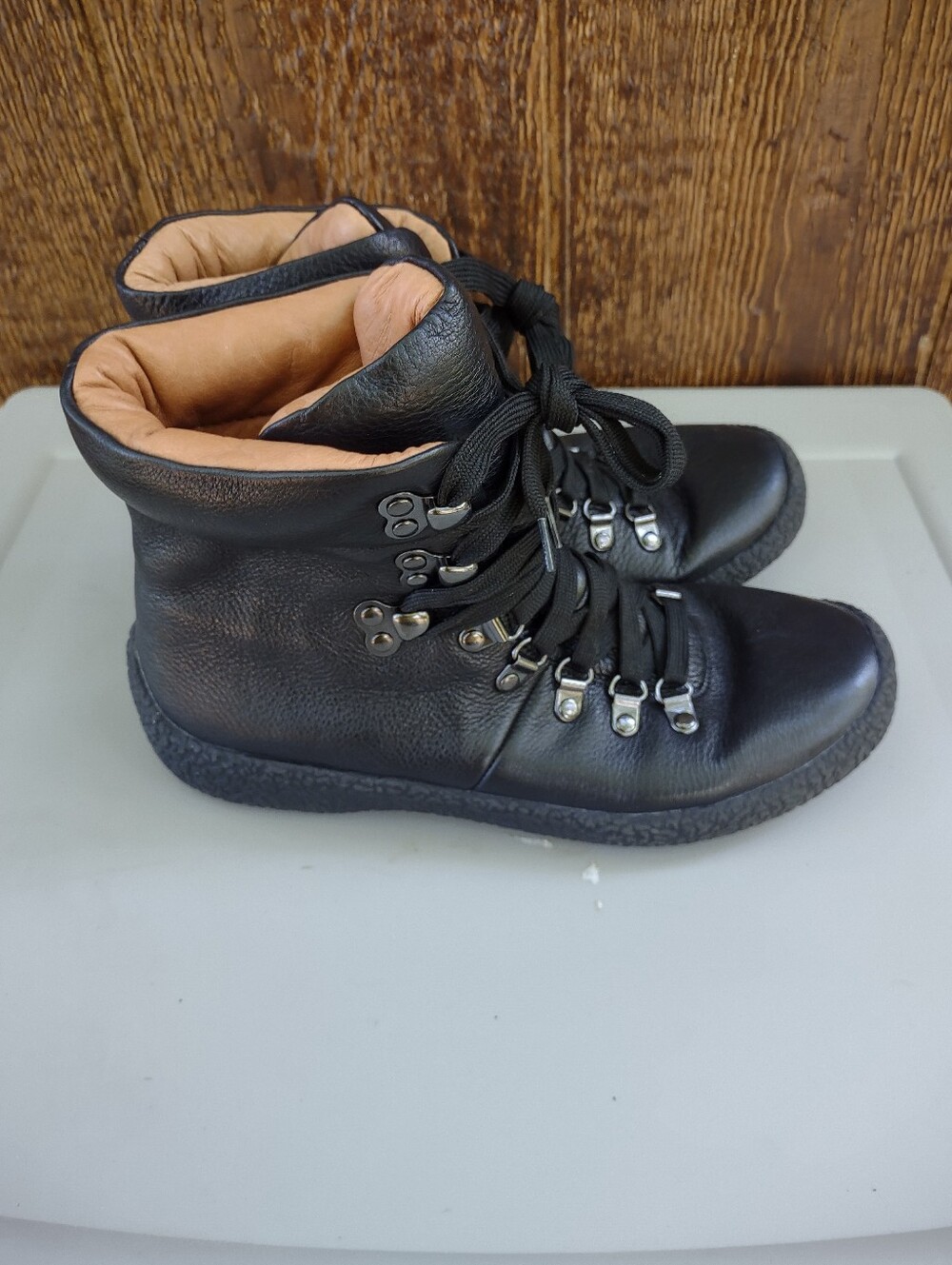 Gentle Souls by Kenneth Cole Catlisle lace-up hiking boots Size 8